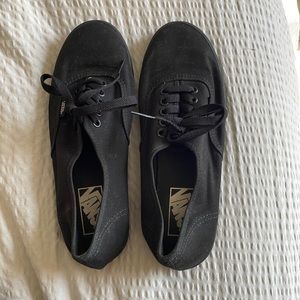 LIKE NEW black Authentic vans platform sneaker